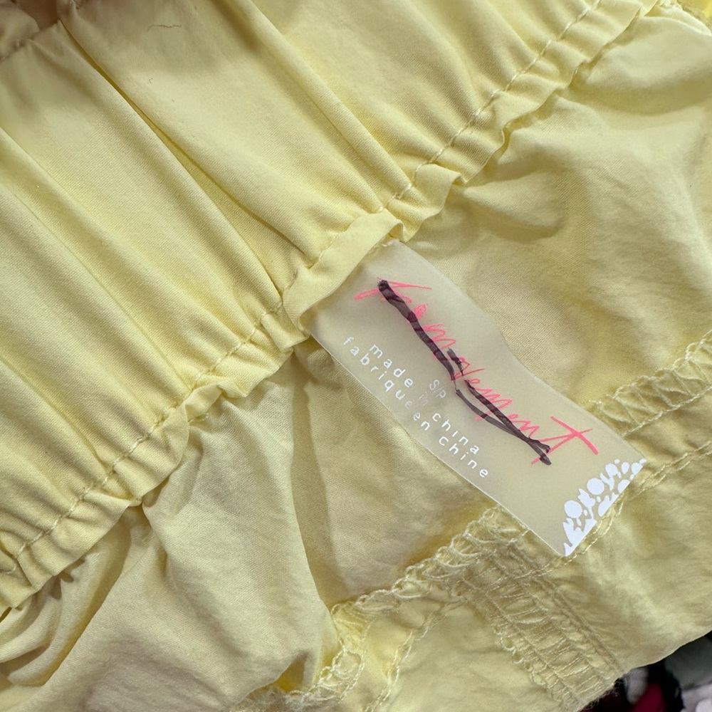 🦋FREE PEOPLE Movement In The Wild Shorts Light Yellow size-Small - Picture 8 of 8